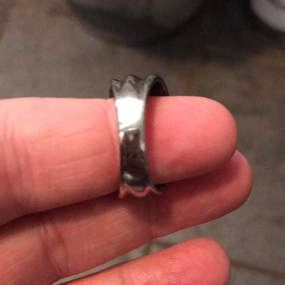 Silver ring - Picture 2 of 3